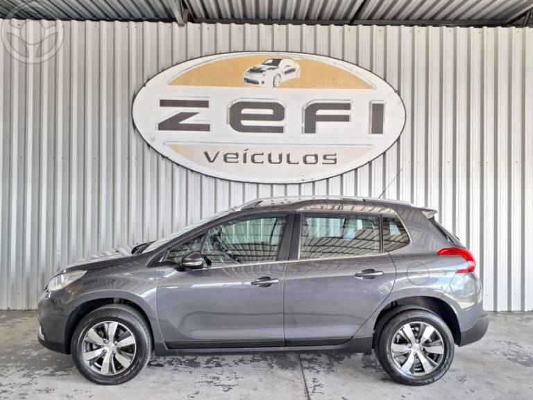 PEUGEOT - 2008 1.6 16V FLEX GRIFFE 4P AUTOMÁTICO - 2017/2018 - CINZA - R$ 68.900,00