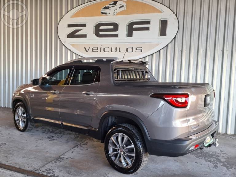 FIAT - TORO 2.0 16V TURBO DIESEL VOLCANO 4WD AUTOMÁTICO - 2018/2019 - CINZA - R$ 107.500,00