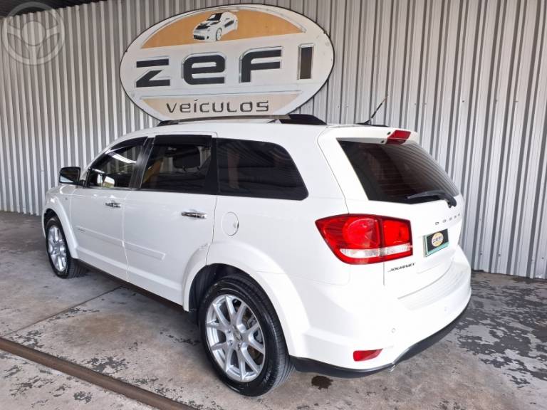 DODGE - JOURNEY 3.6 RT V6 4P AUTOMÁTICO - 2014/2014 - BRANCA - R$ 66.900,00