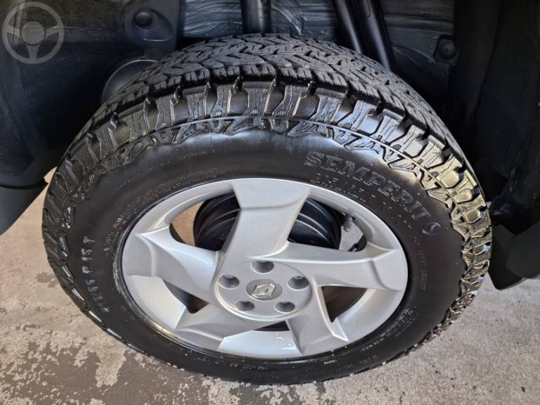 RENAULT - DUSTER 1.6 DYNAMIQUE 4X2 16V FLEX 4P MANUAL - 2013/2014 - VERDE - R$ 53.900,00