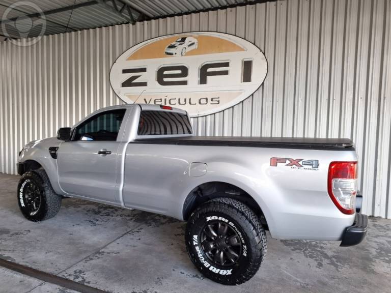 FORD - RANGER 3.2 XLS 4X4 CS 20V DIESEL 2P MANUAL - 2013/2014 - PRATA - R$ 115.900,00