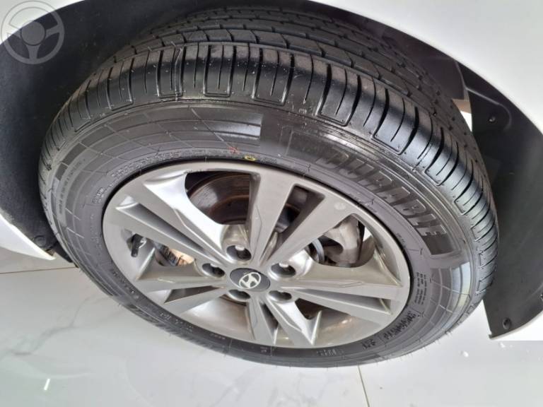 HYUNDAI - ELANTRA 2.0 16V FLEX 4P AUTOMÁTICO - 2016/2017 - BRANCA - R$ 79.900,00