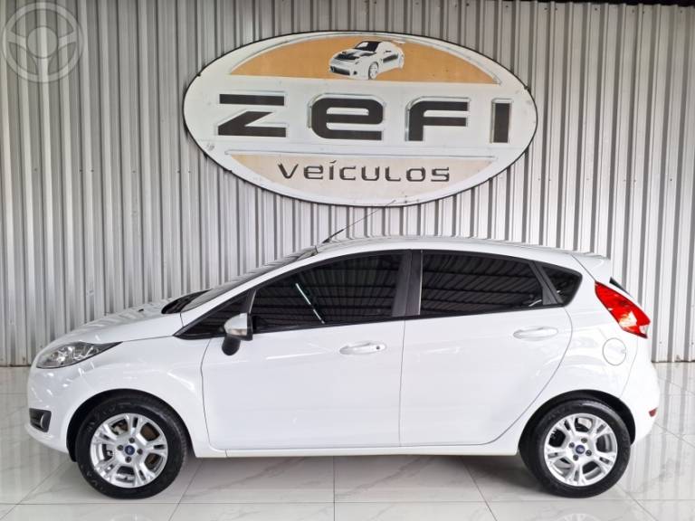 FORD - FIESTA 1.6 SE HATCH 16V FLEX 4P MANUAL - 2014/2015 - BRANCA - R$ 45.900,00