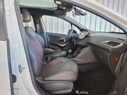 PEUGEOT - 208 1.6 THP GT 16V FLEX 4P MANUAL - 2016/2017 - BRANCA - R$ 69.900,00