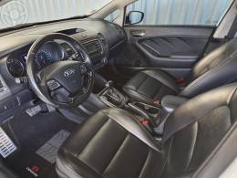 KIA MOTORS - CERATO 1.6 SX 16V FLEX 4P AUTOMÁTICO - 2018/2019 - BRANCA - R$ 85.900,00