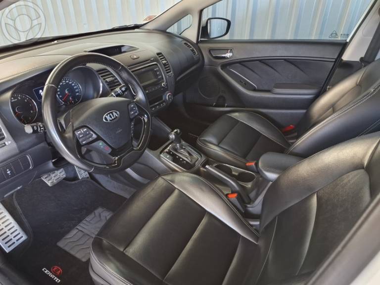 KIA MOTORS - CERATO 1.6 SX 16V FLEX 4P AUTOMÁTICO - 2018/2019 - BRANCA - R$ 85.900,00
