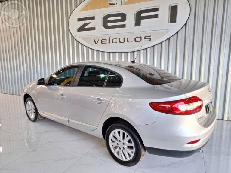RENAULT - FLUENCE 2.0 DYNAMIQUE PLUS 16V FLEX 4P AUTOMÁTICO - 2015/2016 - PRATA - R$ 58.900,00