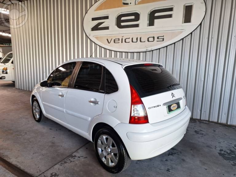 CITROËN - C3 1.4 I EXCLUSIVE 8V FLEX 4P MANUAL - 2011/2012 - BRANCA - R$ 27.900,00