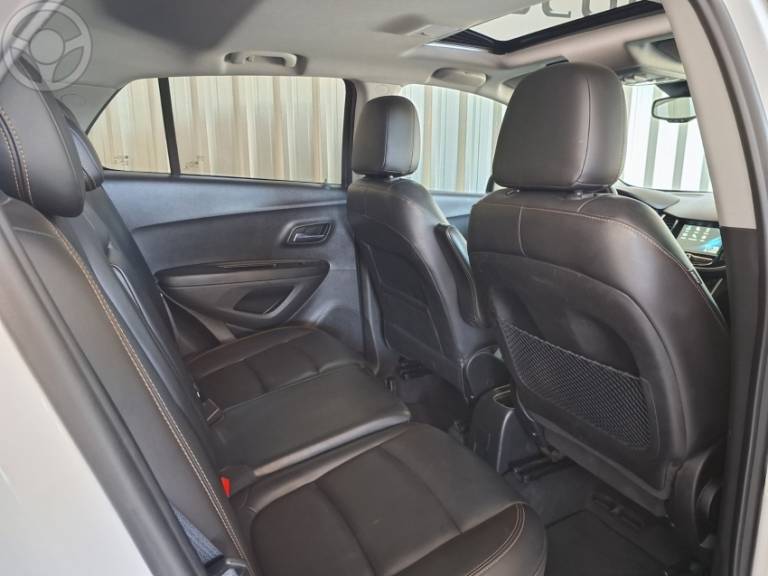 CHEVROLET - TRACKER 1.4 16V TURBO FLEX PREMIER AUTOMÁTICO - 2018/2019 - BRANCA - R$ 92.500,00