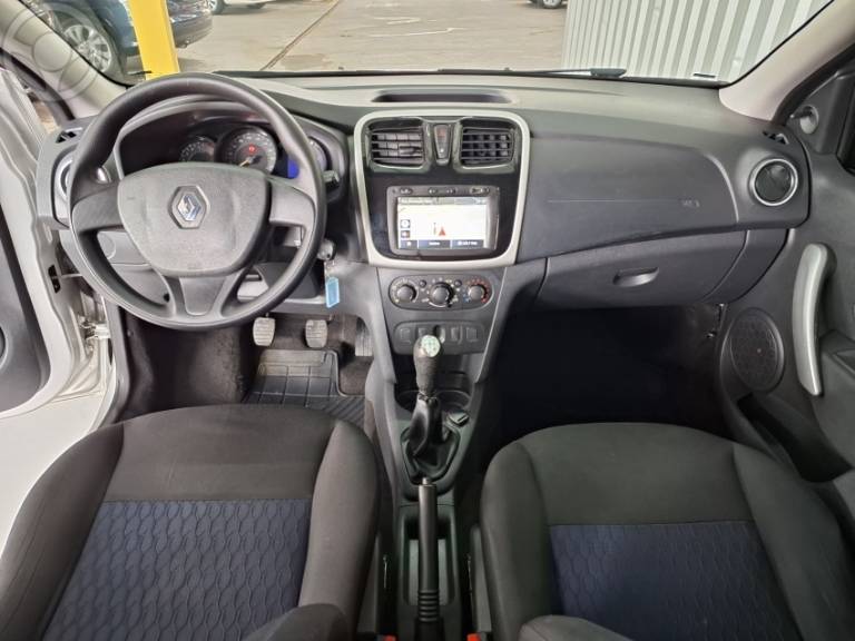 RENAULT - SANDERO 1.6 EXPRESSION 8V FLEX 4P MANUAL - 2015/2015 - PRATA - R$ 38.900,00