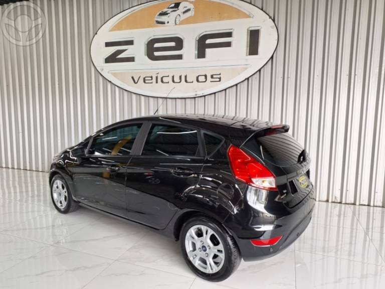 FORD - FIESTA 1.6 SE HATCH 16V FLEX 4P MANUAL - 2015/2016 - PRETA - R$ 49.900,00