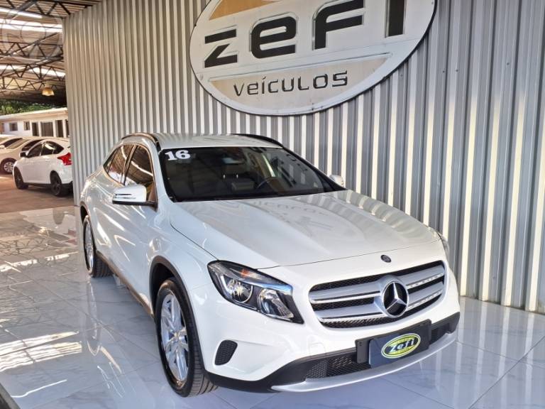 MERCEDES-BENZ - GLA 200 1.6 CGI STYLE 16V TURBO FLEX 4P AUTOMÁTICO - 2016/2016 - BRANCA - R$ 101.900,00