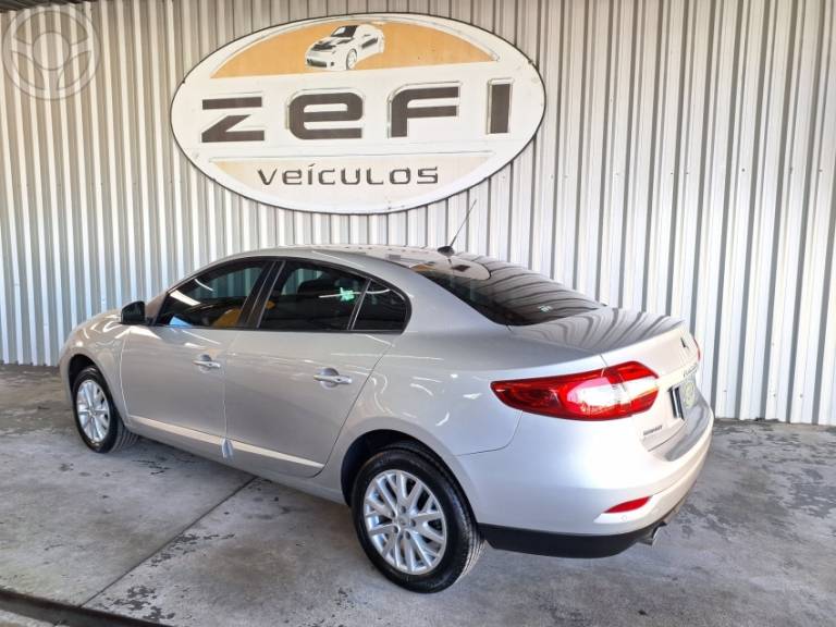 RENAULT - FLUENCE 2.0 DYNAMIQUE PLUS 16V FLEX 4P AUTOMÁTICO - 2015/2016 - PRATA - R$ 58.900,00