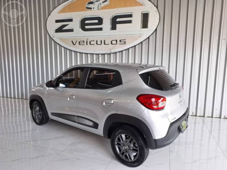 RENAULT - KWID 1.0 12V SCE FLEX INTENSE MANUAL - 2017/2018 - PRATA - R$ 38.900,00