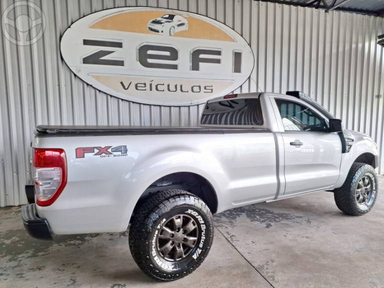 FORD - RANGER 3.2 XLS 4X4 CS 20V DIESEL 2P MANUAL - 2013/2014 - PRATA - R$ 115.900,00