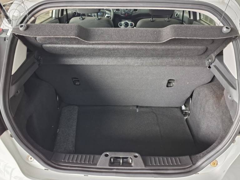 FORD - FIESTA 1.6 SE HATCH 16V FLEX 4P AUTOMÁTICO - 2015/2016 - BRANCA - R$ 51.900,00