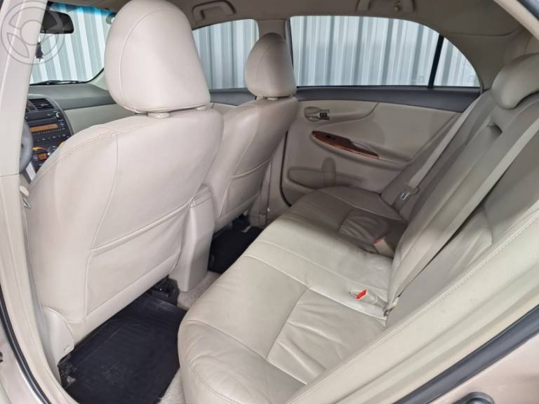 TOYOTA - COROLLA 1.8 SE-G 16V FLEX 4P AUTOMÁTICO - 2008/2009 - BEGE - R$ 58.900,00
