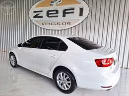 VOLKSWAGEN - JETTA 2.0 TRENDLINE FLEX 4P TIPTRONIC - 2014/2015 - BRANCA - R$ 64.900,00