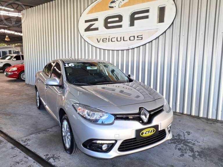 RENAULT - FLUENCE 2.0 DYNAMIQUE PLUS 16V FLEX 4P AUTOMÁTICO - 2015/2016 - PRATA - R$ 58.900,00
