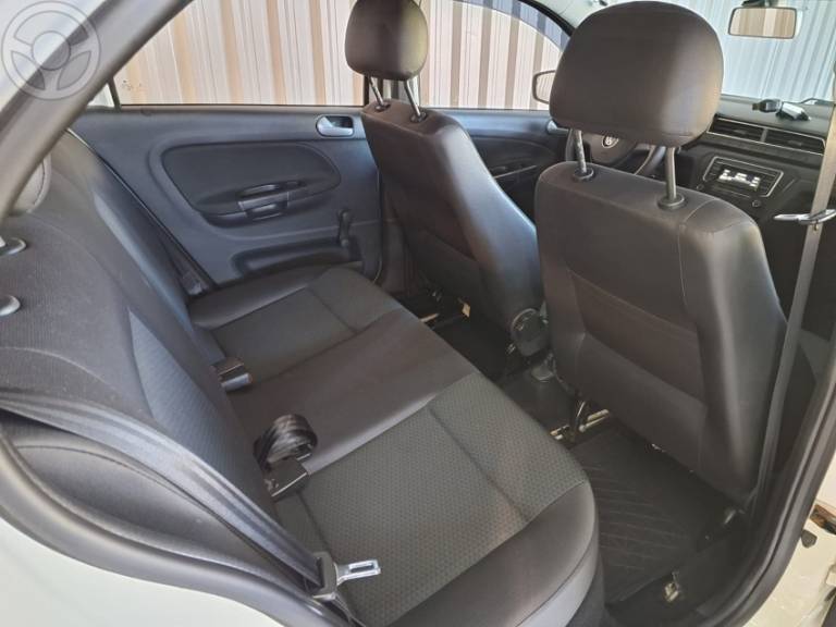 VOLKSWAGEN - GOL 1.0 12V MPI TOTALFLEX TRENDLINE 4P MANUAL - 2016/2017 - BRANCA - R$ 42.900,00