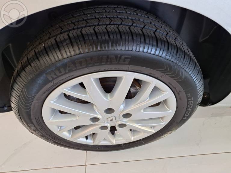 RENAULT - FLUENCE 2.0 DYNAMIQUE PLUS 16V FLEX 4P AUTOMÁTICO - 2015/2016 - PRATA - R$ 57.500,00