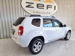 RENAULT - DUSTER 1.6 DYNAMIQUE 4X2 16V FLEX 4P MANUAL - 2013/2014 - BRANCA - R$ 52.900,00
