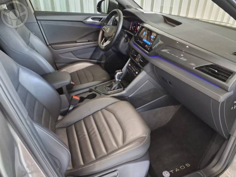 VOLKSWAGEN - TAOS 1.4 16V HIGHLINE TSI FLEX 4P AUTOMÁTICO - 2023/2023 - BEGE - R$ 164.900,00