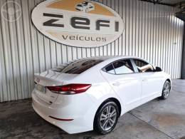HYUNDAI - ELANTRA 2.0 16V FLEX 4P AUTOMÁTICO - 2016/2017 - BRANCA - R$ 79.900,00