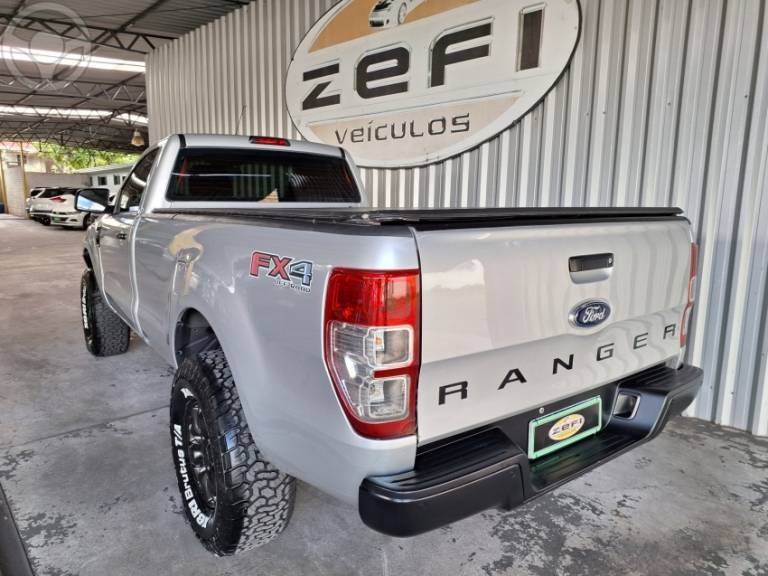 FORD - RANGER 3.2 XLS 4X4 CS 20V DIESEL 2P MANUAL - 2013/2014 - PRATA - R$ 115.900,00