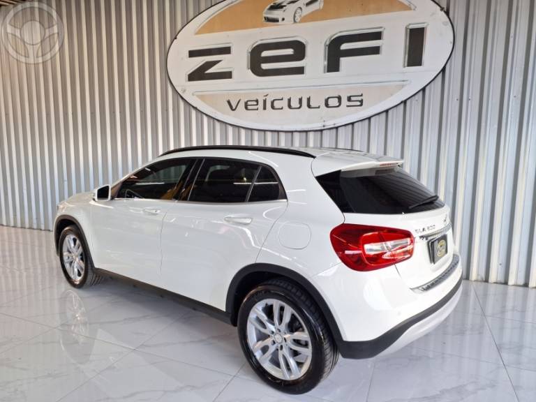MERCEDES-BENZ - GLA 200 1.6 CGI STYLE 16V TURBO FLEX 4P AUTOMÁTICO - 2016/2016 - BRANCA - R$ 101.900,00