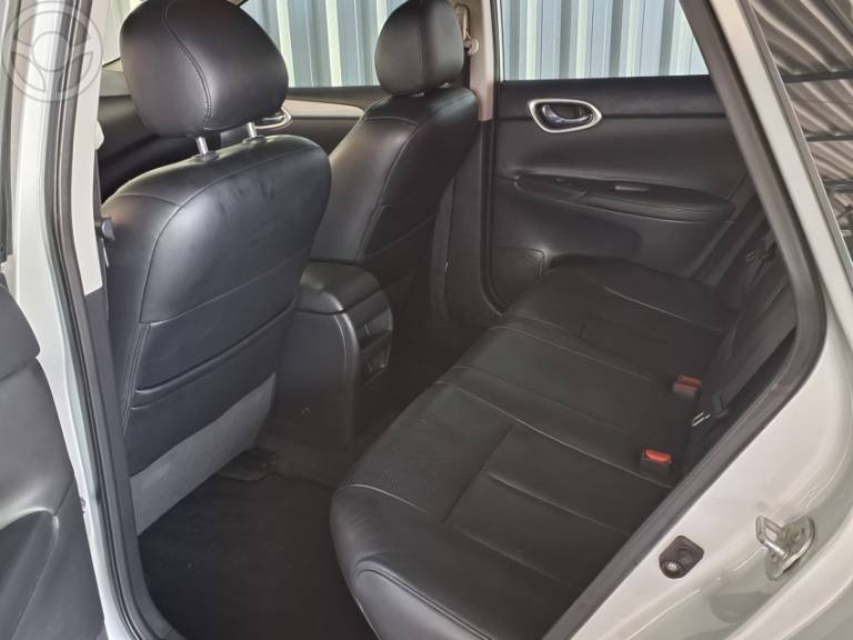 NISSAN - SENTRA 2.0 SL 16V FLEX 4P AUTOMÁTICO - 2014/2015 - PRATA - R$ 58.000,00