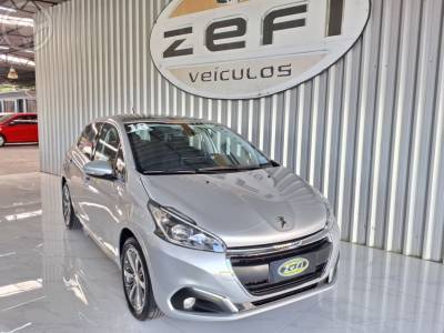 PEUGEOT - 208 1.6 GRIFFE 16V FLEX 4P AUTOMÁTICO - 2017/2018 - PRATA - R$ 63.900,00