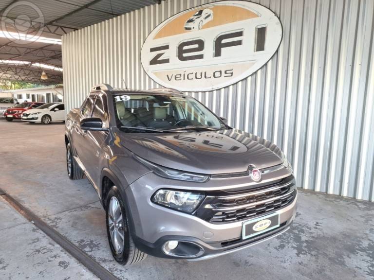 FIAT - TORO 2.0 16V TURBO DIESEL VOLCANO 4WD AUTOMÁTICO - 2018/2019 - CINZA - R$ 107.500,00