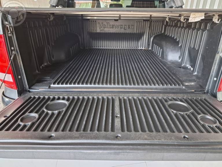 VOLKSWAGEN - AMAROK 2.0 4X4 TDI COMFORTILINE CD DIESEL 4P AUTOMÁTICO - 2019/2020 - CINZA - R$ 127.900,00