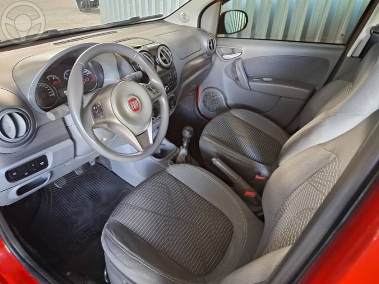 FIAT - PALIO 1.0 MPI ATTRACTIVE 8V FLEX 4P MANUAL - 2013/2014 - VERMELHA - R$ 38.500,00