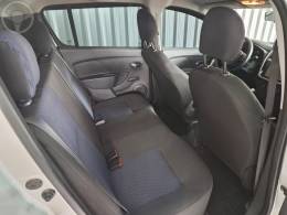 RENAULT - SANDERO 1.6 EXPRESSION 8V FLEX 4P MANUAL - 2015/2015 - PRATA - R$ 38.900,00