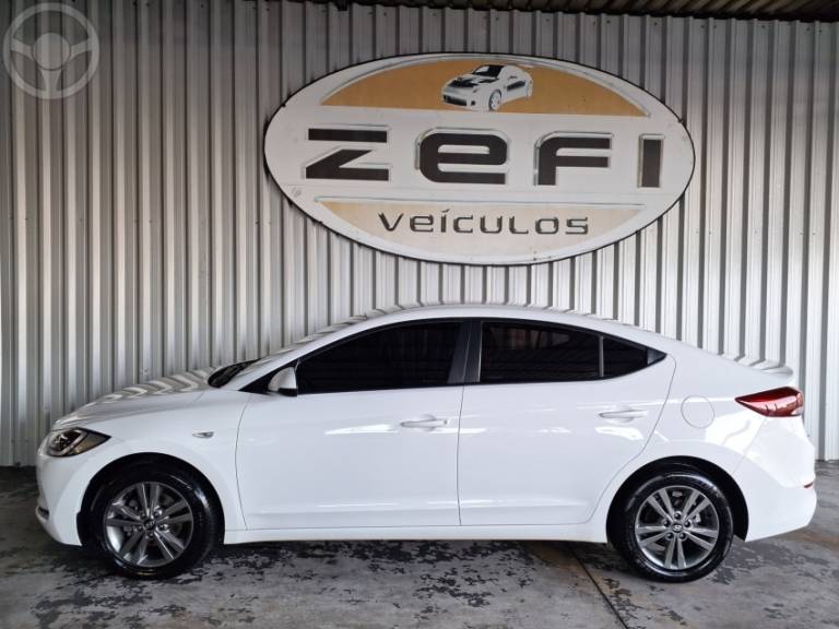 HYUNDAI - ELANTRA 2.0 16V FLEX 4P AUTOMÁTICO - 2016/2017 - BRANCA - R$ 79.900,00