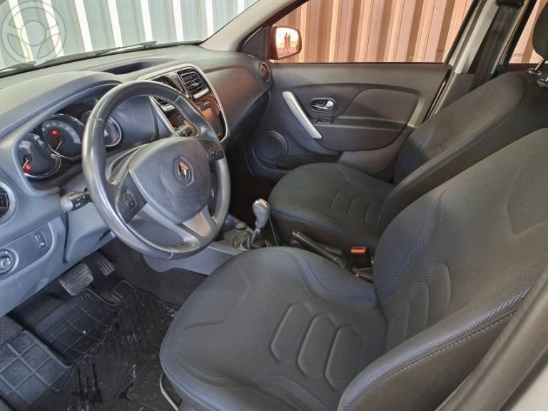 RENAULT - SANDERO 1.6 DYNAMIQUE 8V FLEX 4P AUTOMATIZADO - 2016/2017 - PRATA - R$ 45.900,00
