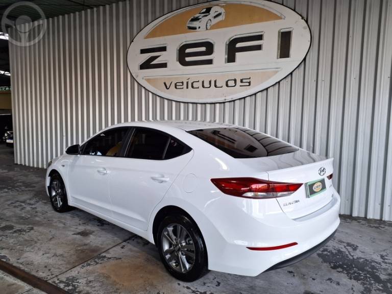 HYUNDAI - ELANTRA 2.0 16V FLEX 4P AUTOMÁTICO - 2016/2017 - BRANCA - R$ 79.900,00