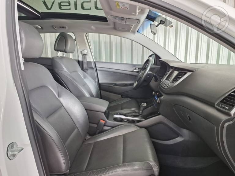 HYUNDAI - TUCSON 1.6 16V T-GDI GLS ECOSHIFT - 2017/2018 - BRANCA - R$ 99.900,00