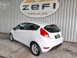FORD - FIESTA 1.6 SE HATCH 16V FLEX 4P AUTOMÁTICO - 2015/2016 - BRANCA - R$ 51.900,00