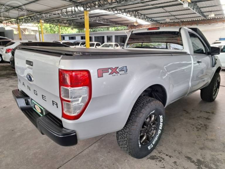 FORD - RANGER 3.2 XLS 4X4 CS 20V DIESEL 2P MANUAL - 2013/2014 - PRATA - R$ 115.900,00