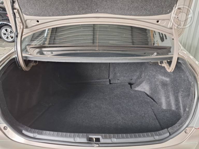 TOYOTA - COROLLA 1.8 SE-G 16V FLEX 4P AUTOMÁTICO - 2008/2009 - BEGE - R$ 58.900,00