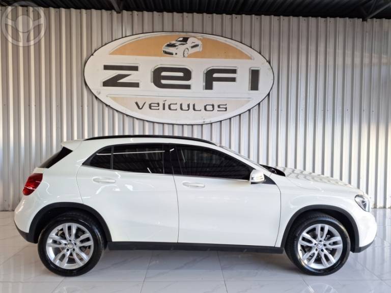 MERCEDES-BENZ - GLA 200 1.6 CGI STYLE 16V TURBO FLEX 4P AUTOMÁTICO - 2016/2016 - BRANCA - R$ 101.900,00