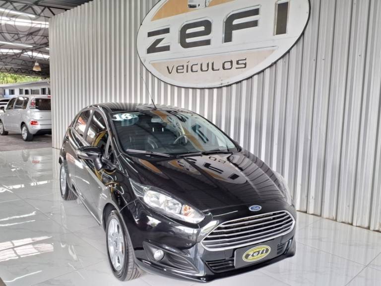 FORD - FIESTA 1.6 SE HATCH 16V FLEX 4P MANUAL - 2015/2016 - PRETA - R$ 49.900,00