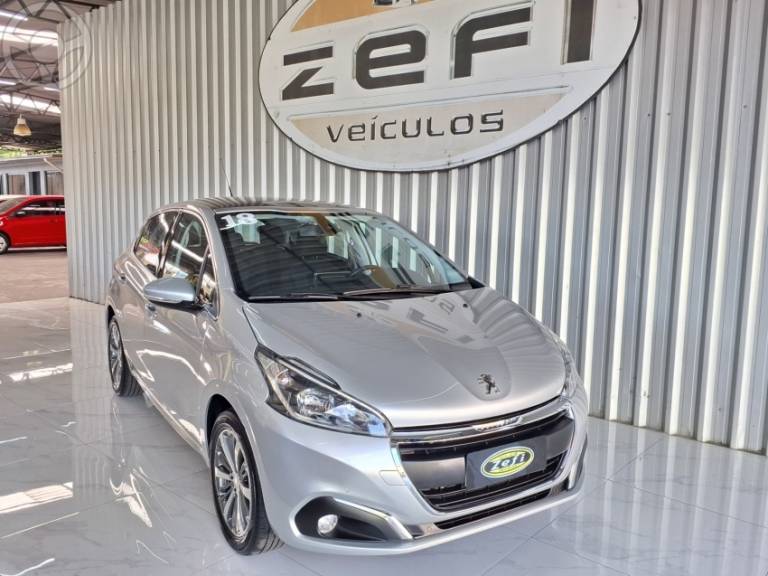 PEUGEOT - 208 1.6 GRIFFE 16V FLEX 4P AUTOMÁTICO - 2017/2018 - PRATA - R$ 63.900,00