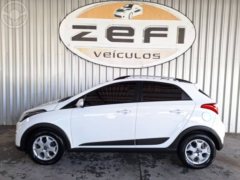 HYUNDAI - HB20X 1.6 16V STYLE FLEX 4P MANUAL - 2013/2014 - BRANCA - R$ 52.800,00