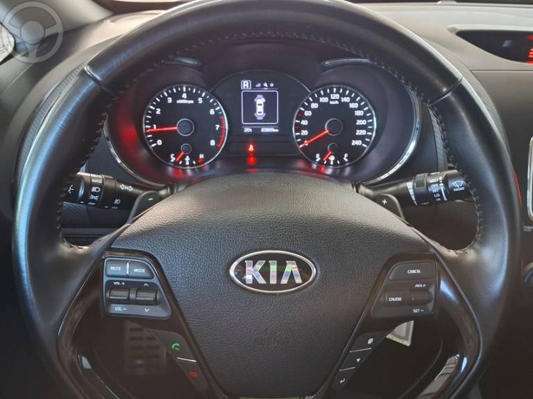 KIA MOTORS - CERATO 1.6 SX 16V FLEX 4P AUTOMÁTICO - 2018/2019 - BRANCA - R$ 85.900,00