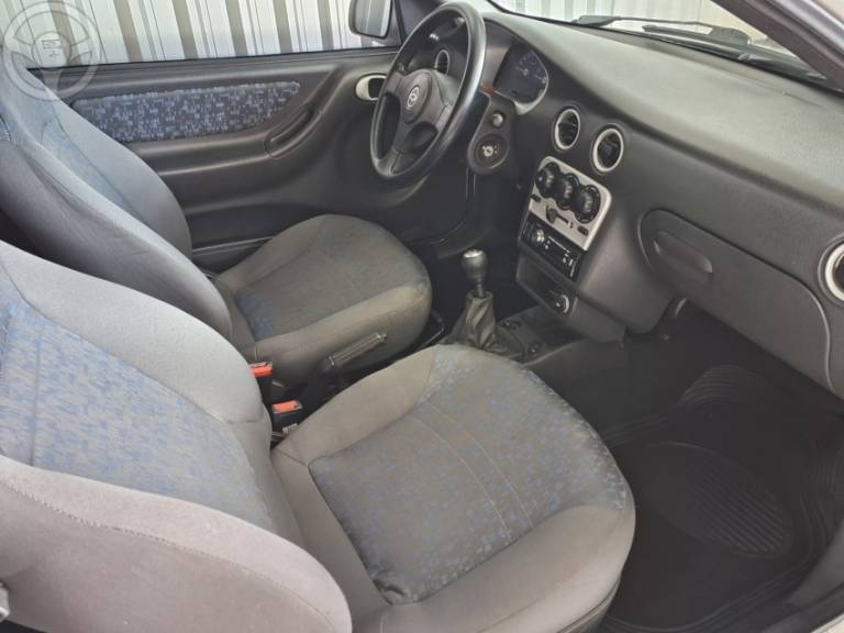 CHEVROLET - CELTA 1.0 MPFI VHC SUPER 8V 2P MANUAL - 2003/2004 - BRANCA - R$ 16.500,00