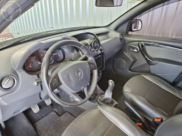RENAULT - DUSTER OROCH 1.6 16V FLEX DYNAMIQUE 4P MANUAL - 2021/2022 - CINZA - R$ 85.900,00